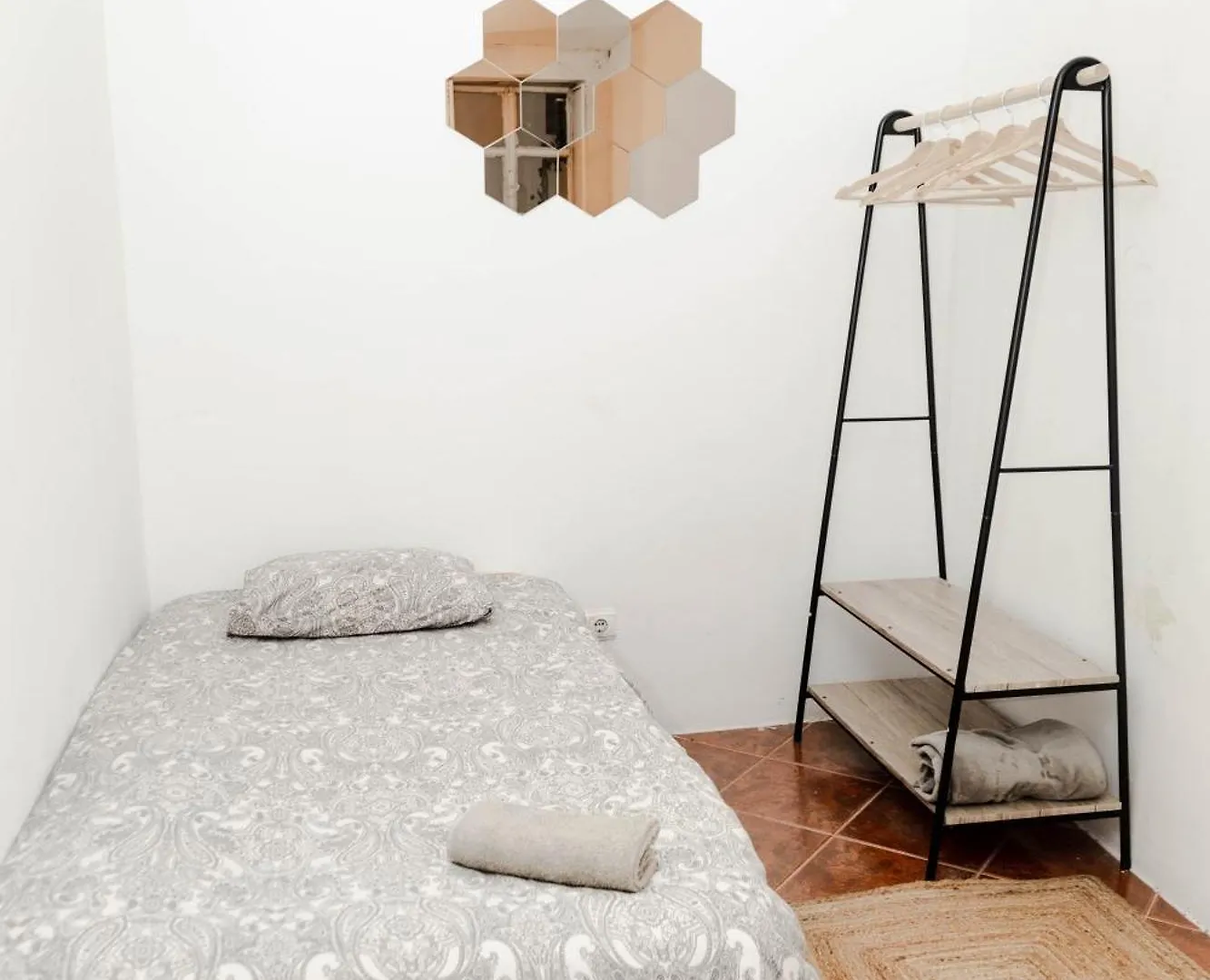 Shared Apartment With Bright Private Patio In Lisboa 0*, Lisbon