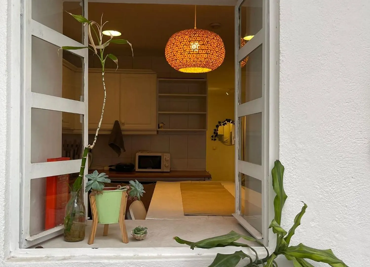 Shared Apartment With Bright Private Patio In Lisboa 0*, Lisbon Portugal