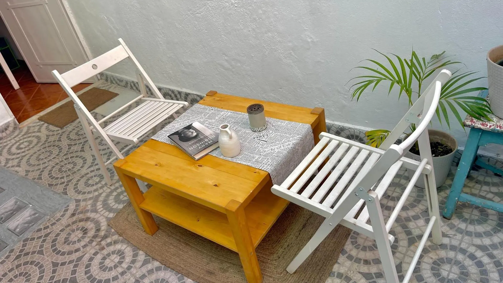 Guest house Shared Apartment With Bright Private Patio In Lisboa