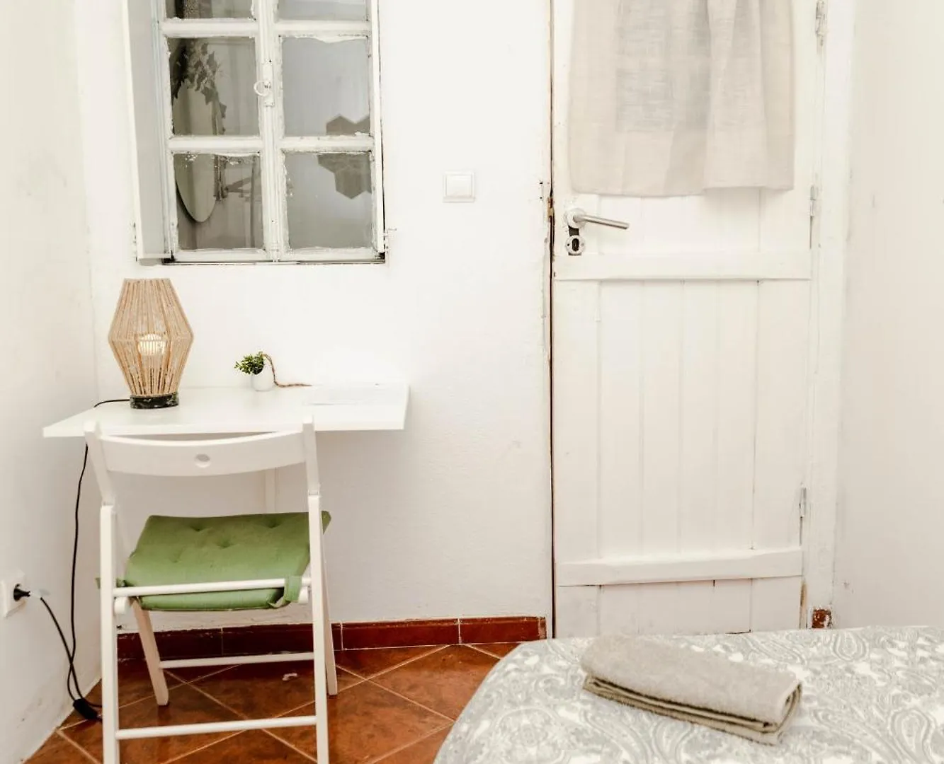Shared Apartment With Bright Private Patio In Lisboa Guest house Lisbon