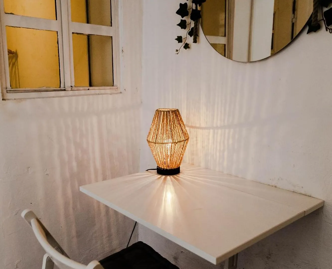 Shared Apartment With Bright Private Patio In Lisboa