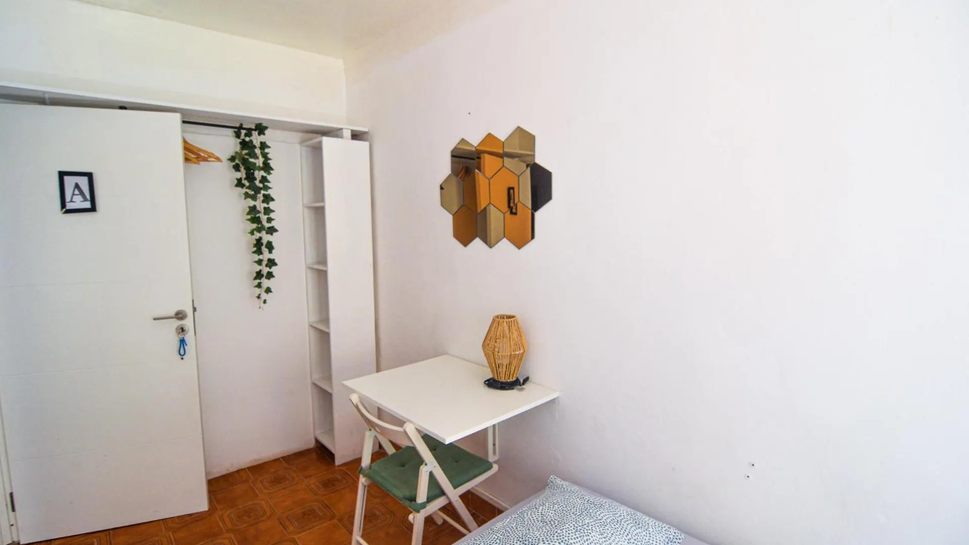 Shared Apartment With Bright Private Patio In Lisboa 0*, Lisbon Portugal