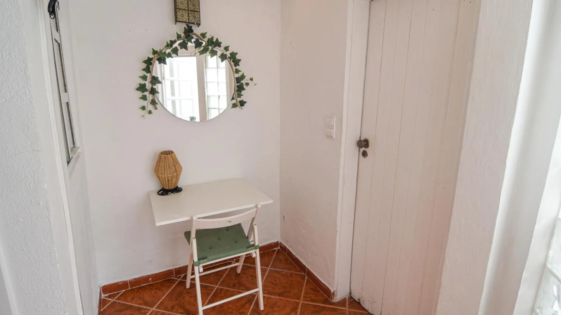 Guest house Shared Apartment With Bright Private Patio In Lisboa