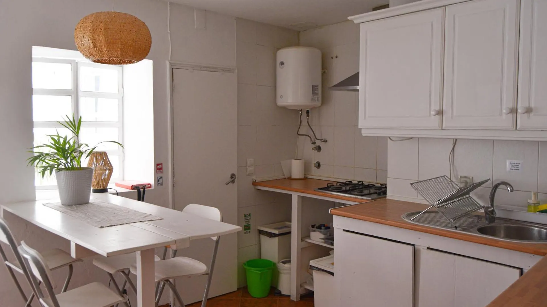 Shared Apartment With Bright Private Patio In Lisboa Lisbon