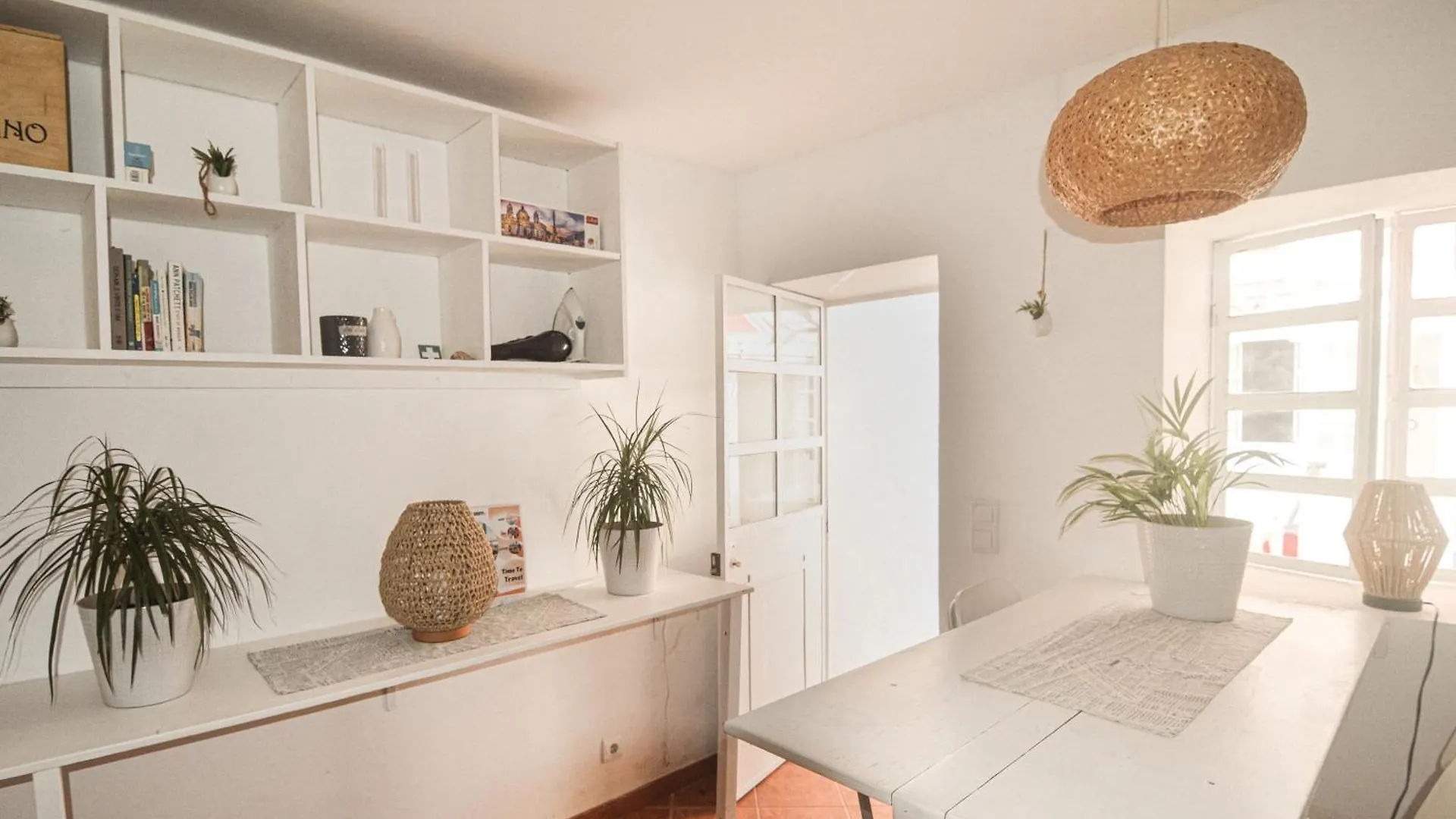 Guest house Shared Apartment With Bright Private Patio In Lisboa